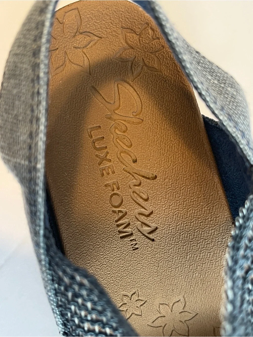 Skechers luxe Foam Comfort Stretch Blue Wedge Sandal for Women’s size 7 casual